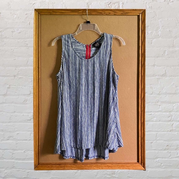 W5 Sleeveless Navy and White Size Large Top - Picture 1 of 6